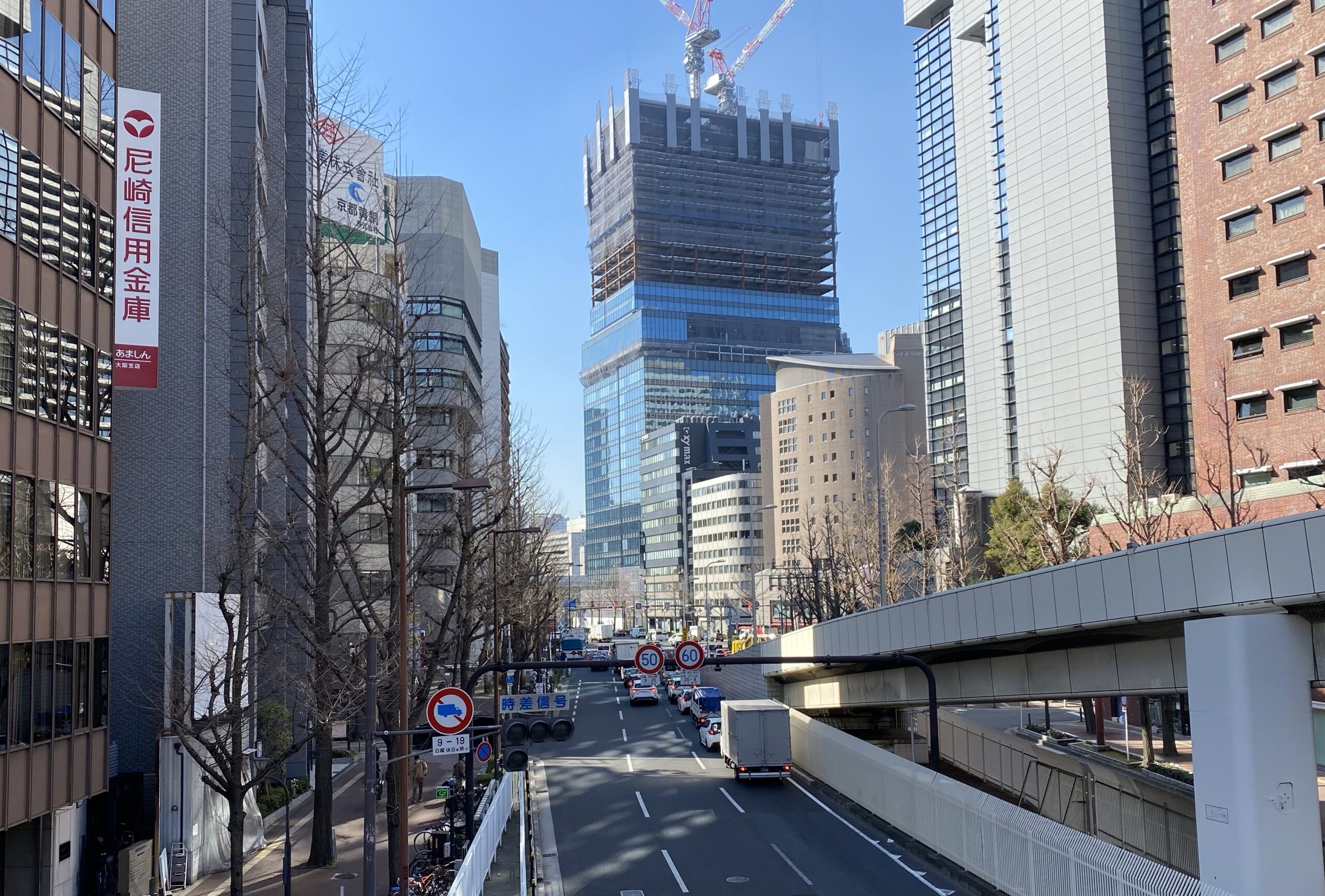 新・複合ビルの管理運営実務計画資料集 再開発ビルを中心に/綜合ユニコム/再開発管理運営調査研究会（単行本） 圧倒的な存在感！2024年春工事完了の高さ147mのオフィスとホテル