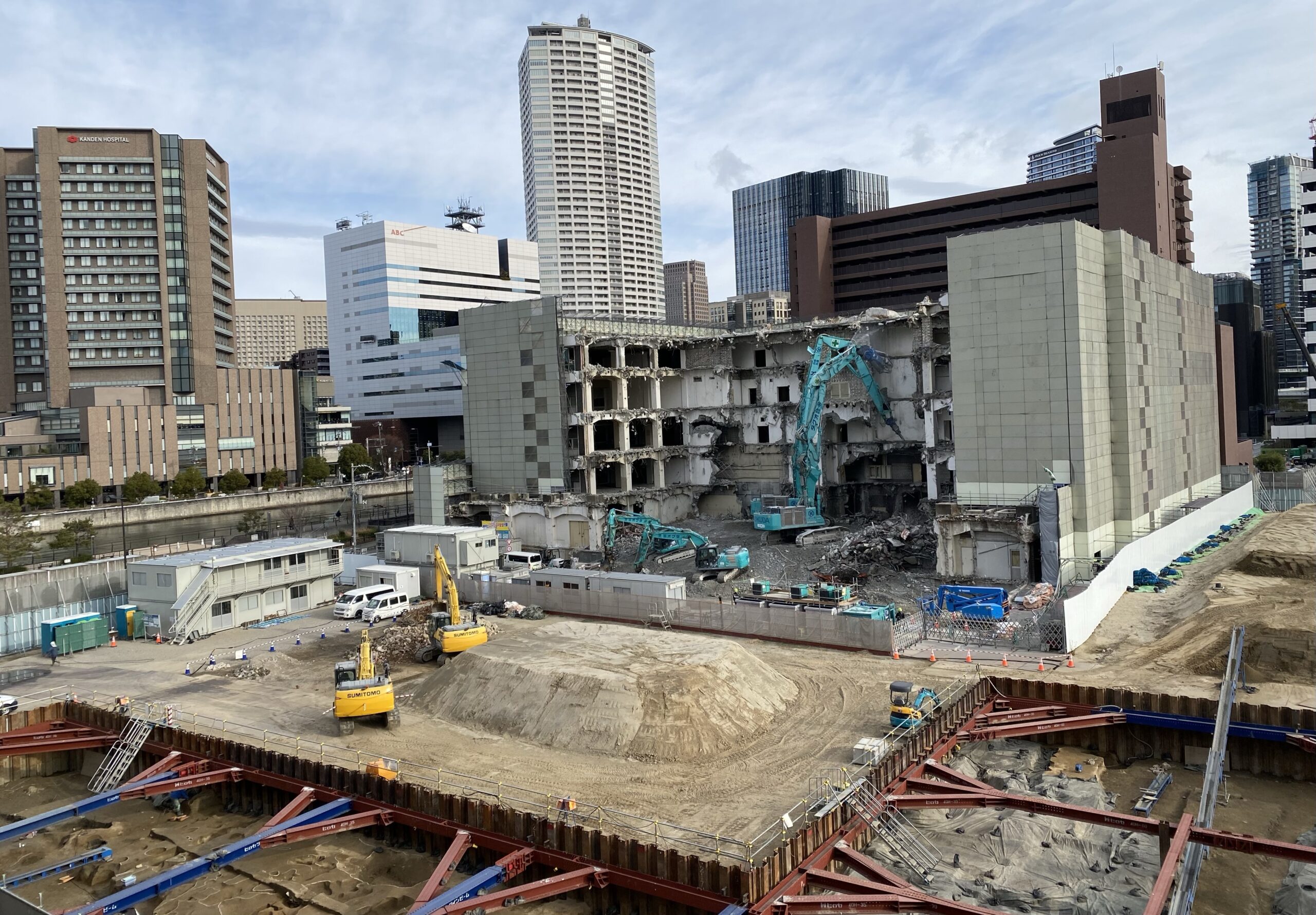 現在既存建物解体中！中之島5丁目の北端再開発！NTT